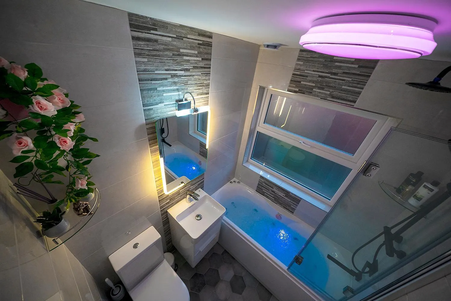 2Br Next To City Centre Queens Uni W Spa Bath Pass The Keys Belfast Apartment