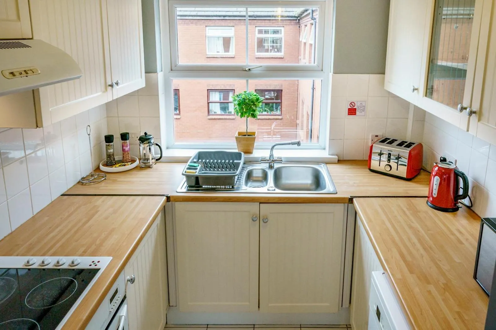 2Br Next To City Centre Queens Uni W Spa Bath Pass The Keys Belfast